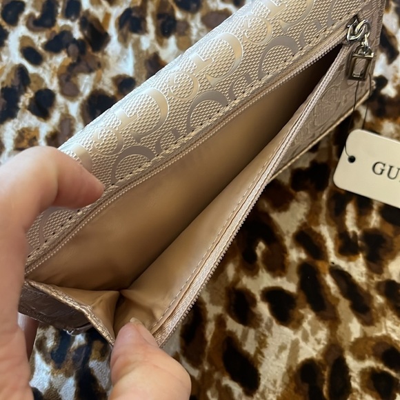 Brand New Guess Rose Dust Iridescent Trifold Card Organizer Snap Close Wallet - Picture 12 of 13